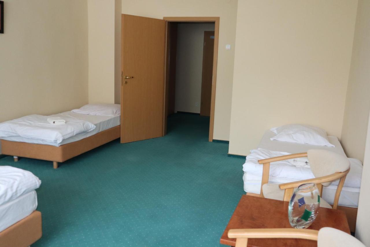 Hotel Osrodek Wypoczynkowy " Bieszczady" à Myczkowce Extérieur photo