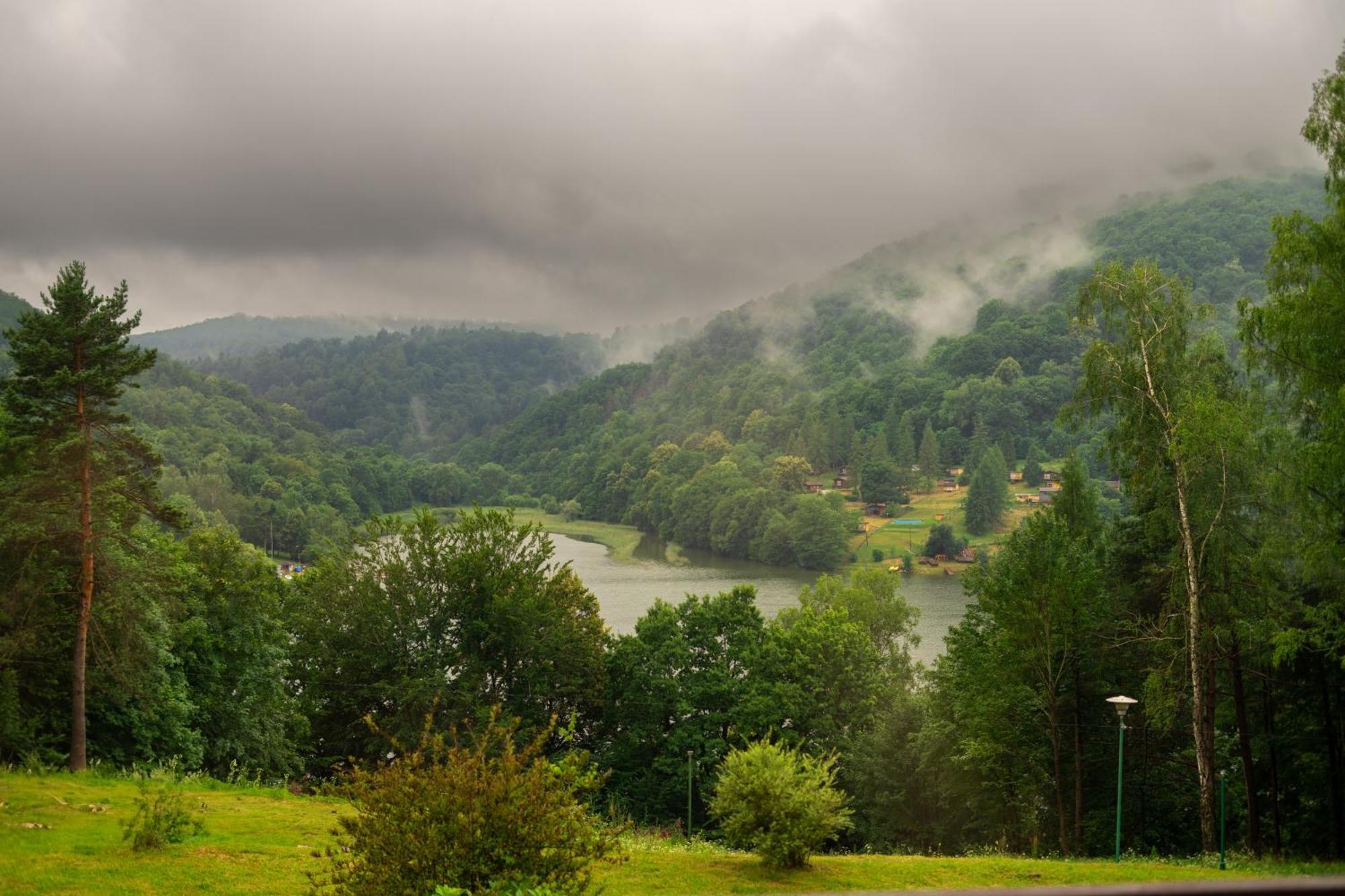 Hotel Osrodek Wypoczynkowy " Bieszczady" à Myczkowce Extérieur photo